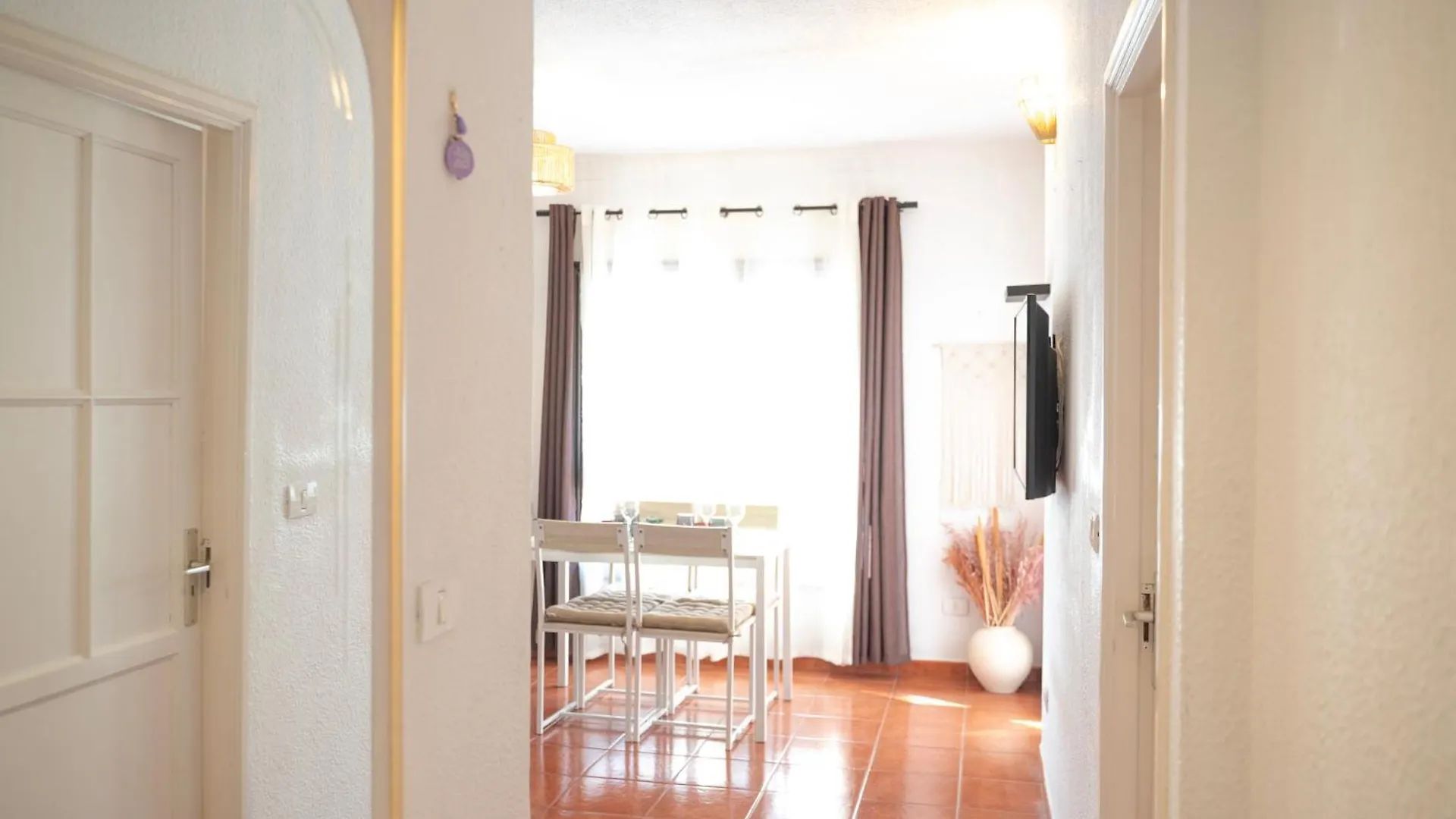 Los Cristianos Pool & Sun Apartment