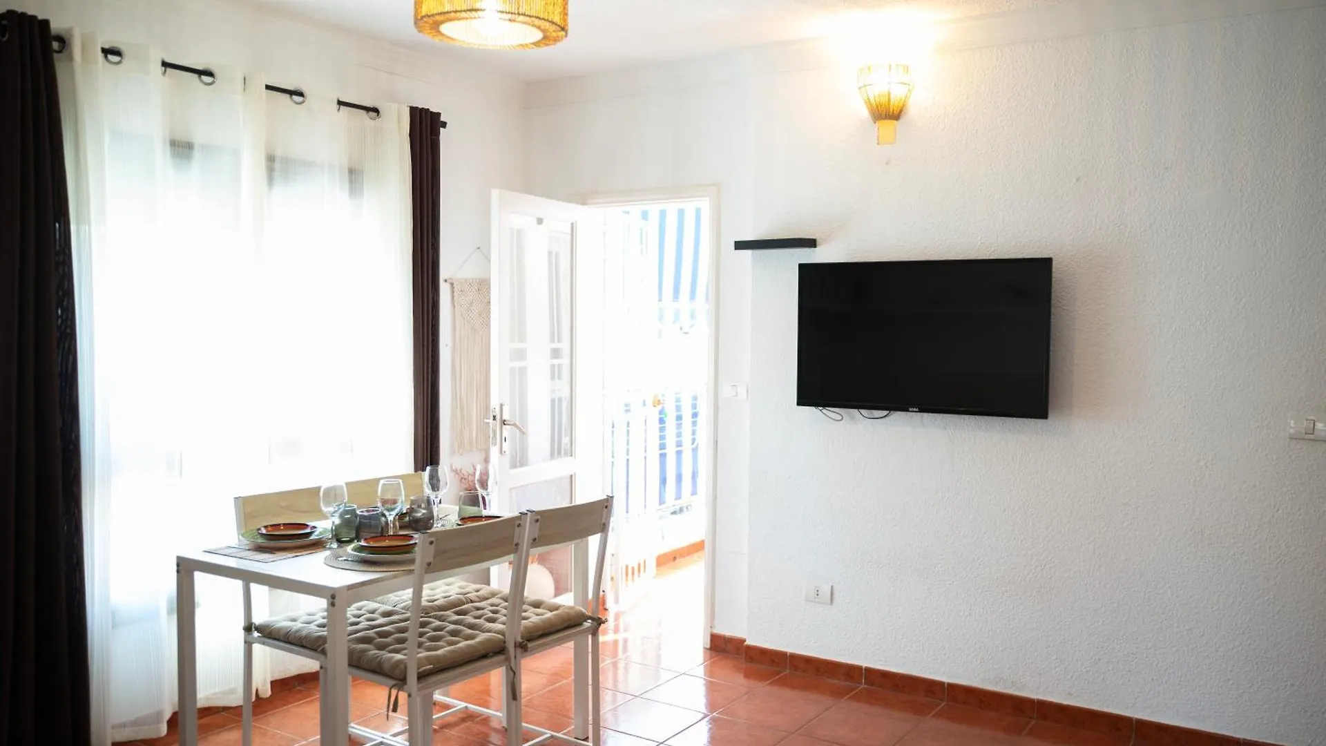Los Cristianos Pool & Sun Apartment 0*, Лос Кристианос Испания