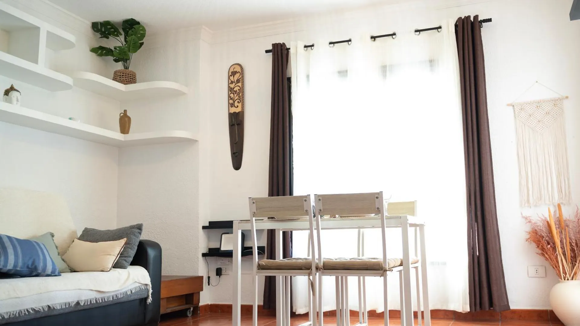 Los Cristianos Pool & Sun Apartment