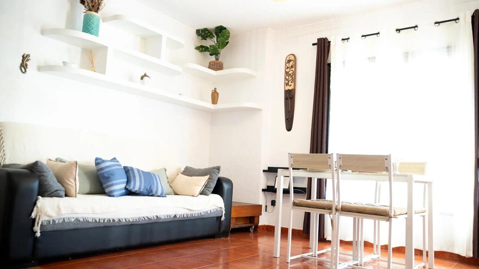 Los Cristianos Pool & Sun Apartment